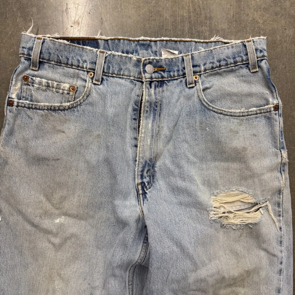 Vintage Levis 550 Mens Relaxed Fit Tapered Leg Light Wash Denim Jeans 36x31